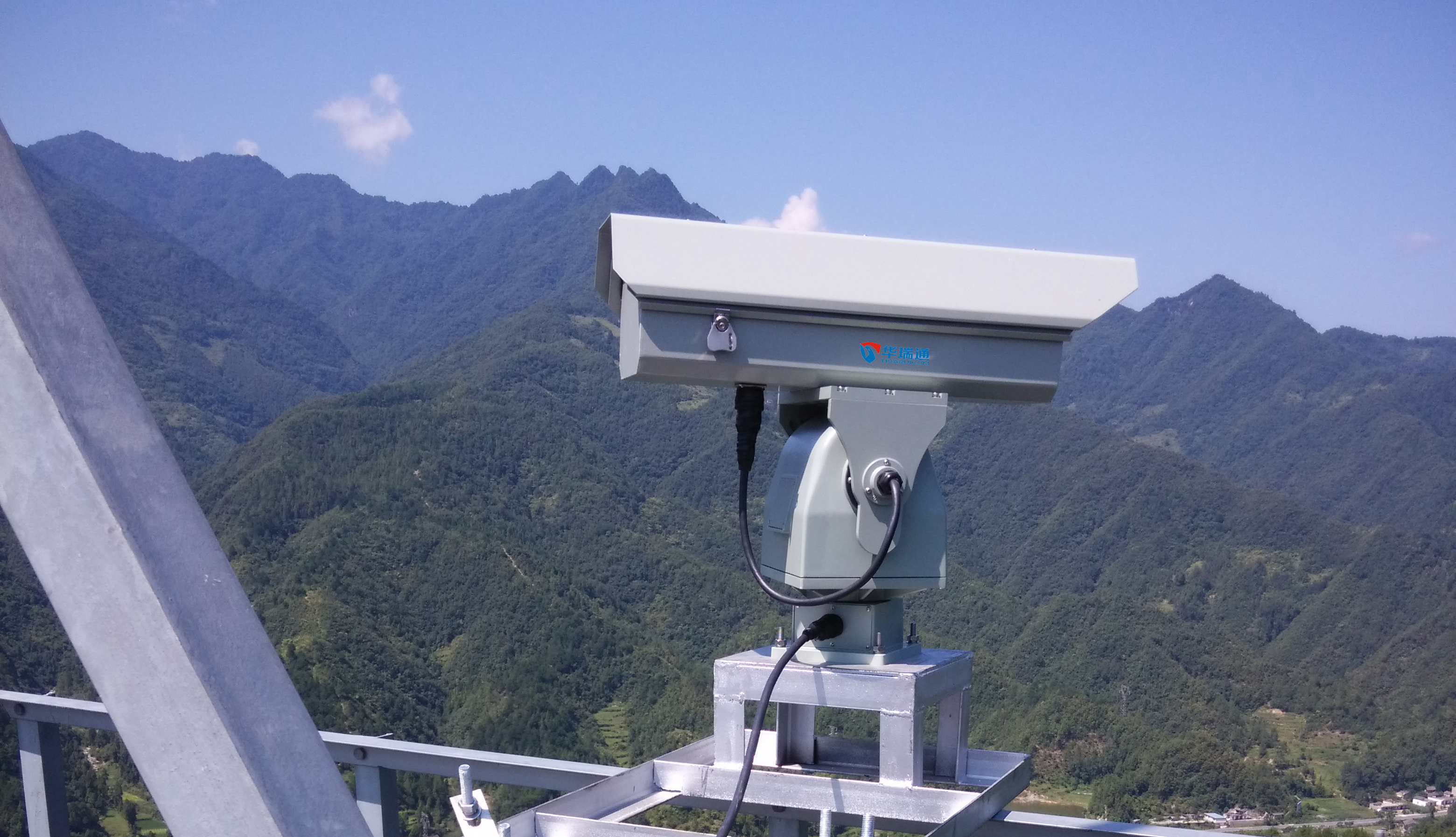 針對高海拔地區，森林火災預警監控攝像機的布置有何意義