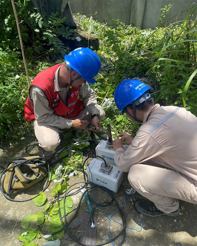 輸電線(xiàn)路在線(xiàn)監(jiān)測(cè)裝置